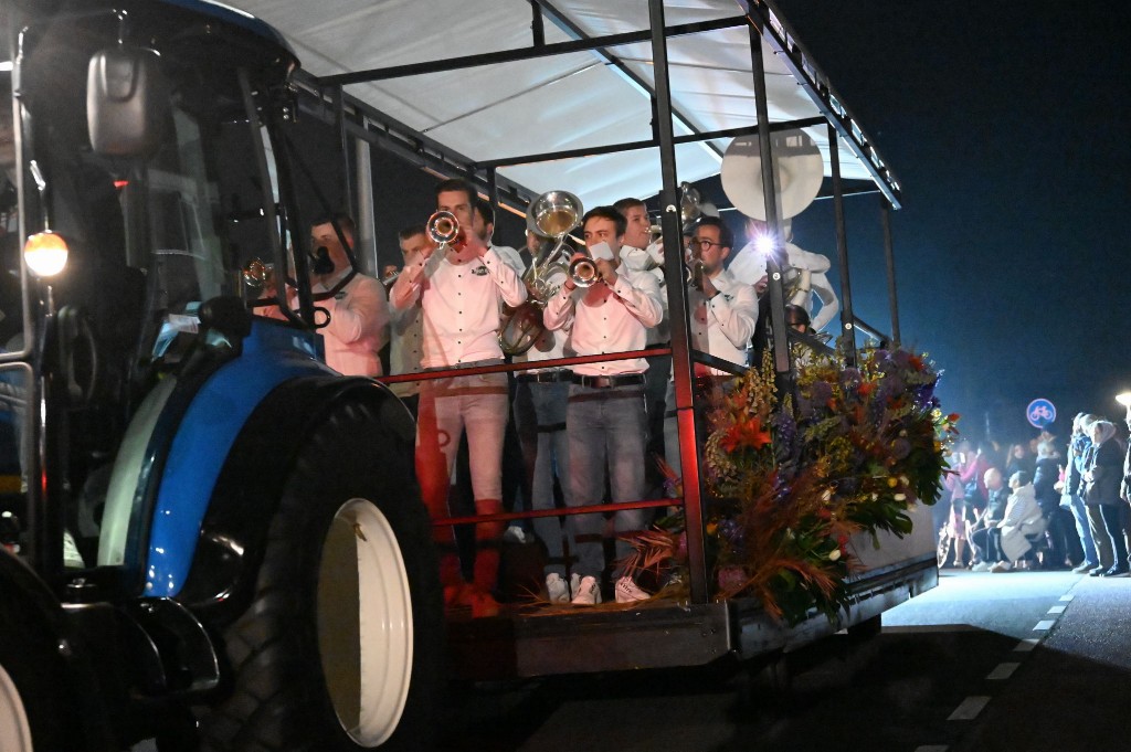 ../Images/Verlicht bloemencorso 2025 201.jpg
